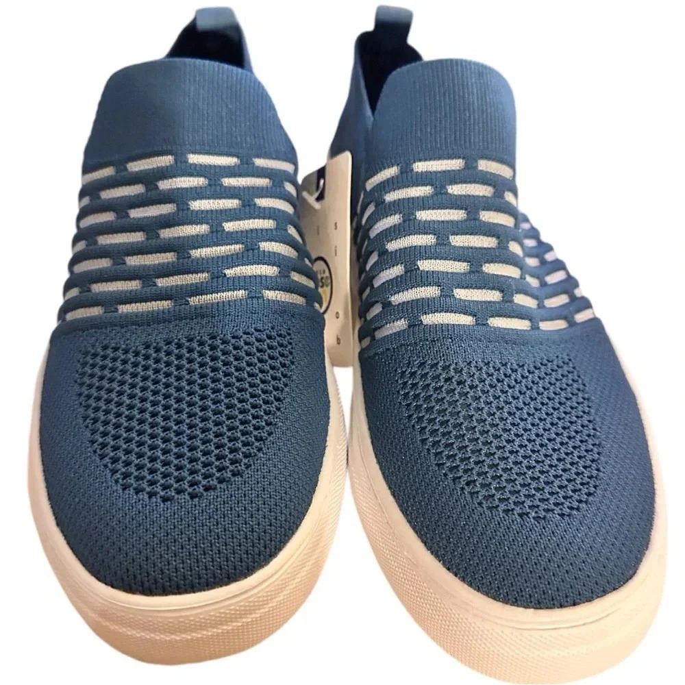 Women's Slip-on Sneakers Lightweight Comfort Mesh Casual Low Cut Walking Shoes